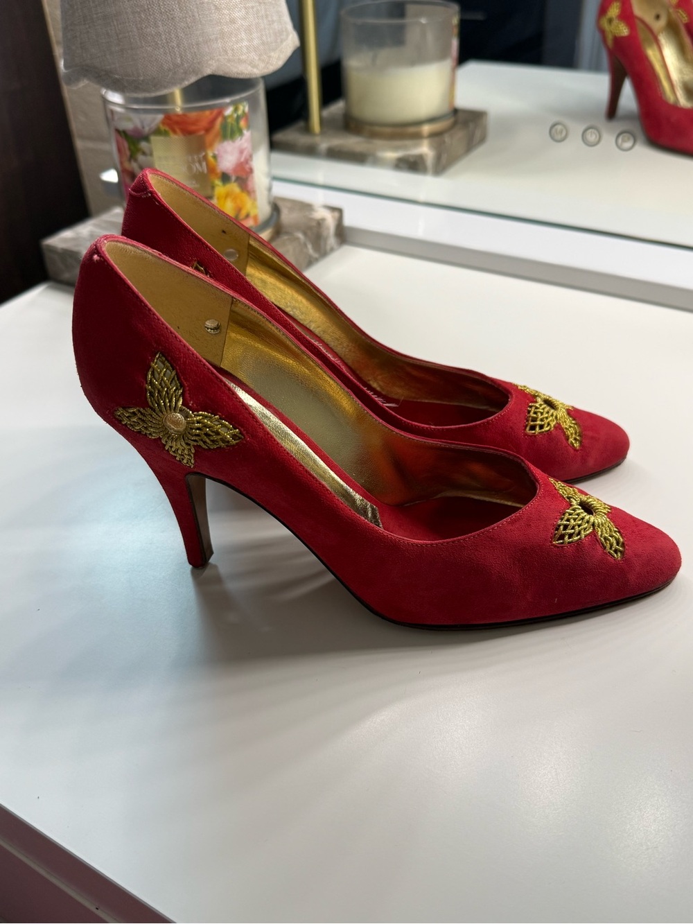 Rene Caovilla Vintage Red Velvet Pumps Gold Embroidery Italy Sz 6.5 / EU 36.5